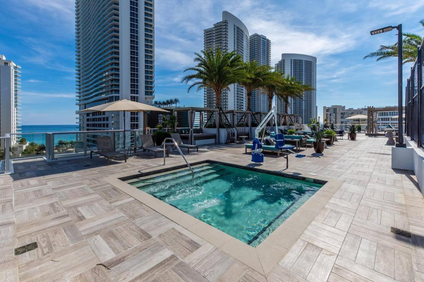 Amazing Apartments At H Beach House Холивуд Екстериор снимка