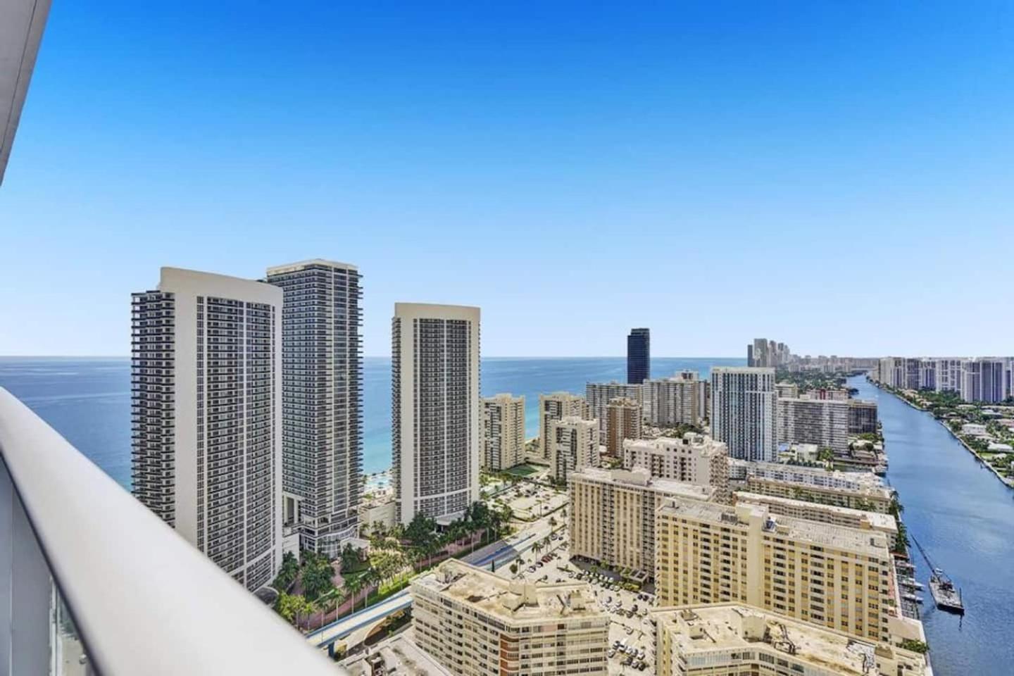 Amazing Apartments At H Beach House Холивуд Екстериор снимка
