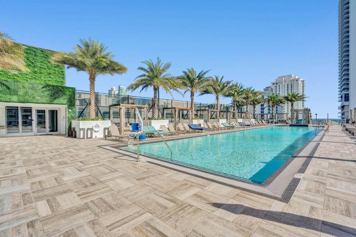 Amazing Apartments At H Beach House Холивуд Екстериор снимка