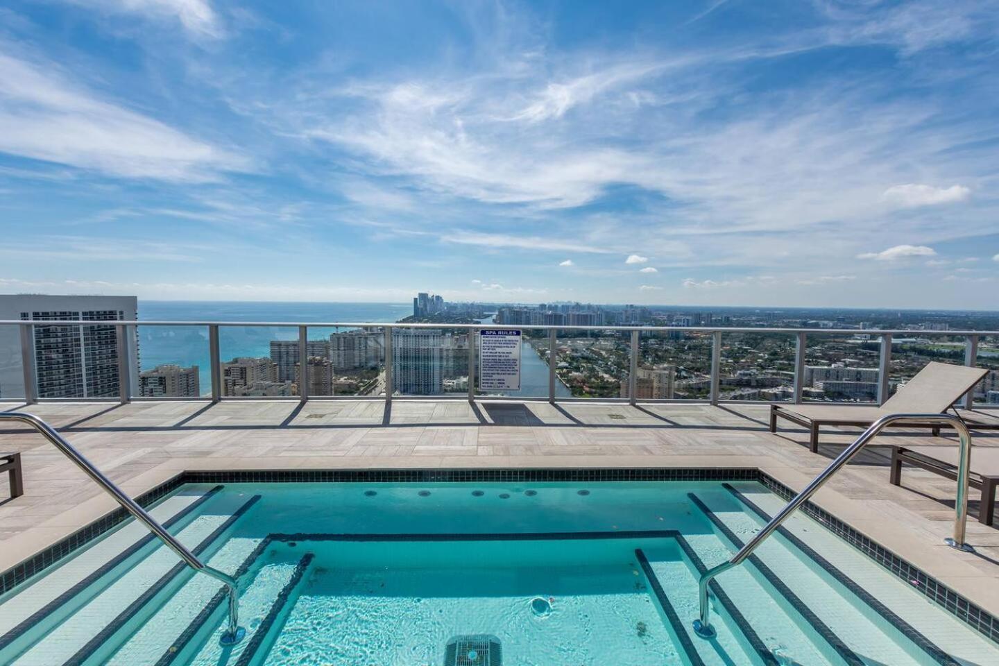 Amazing Apartments At H Beach House Холивуд Екстериор снимка