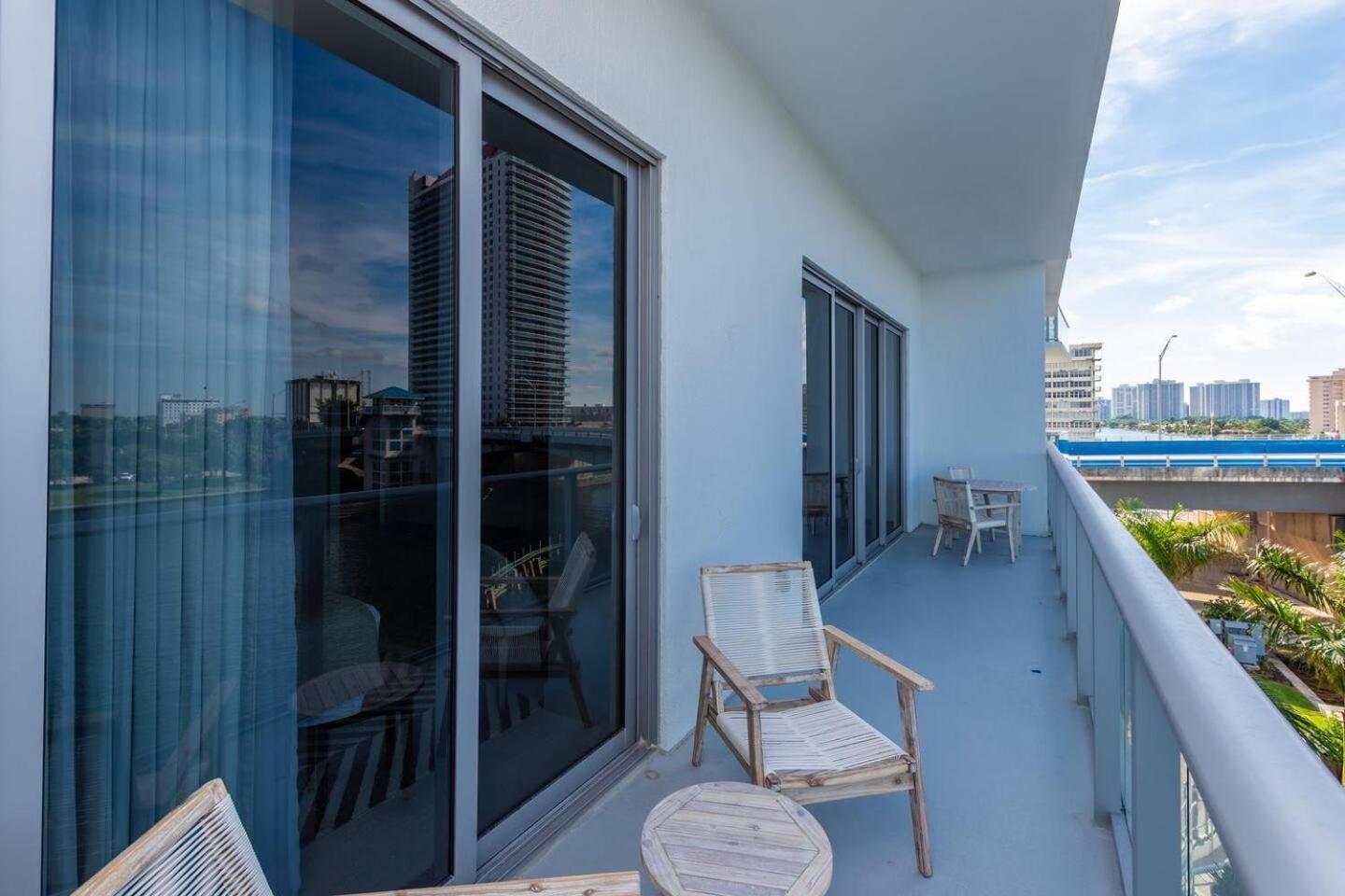 Amazing Apartments At H Beach House Холивуд Екстериор снимка