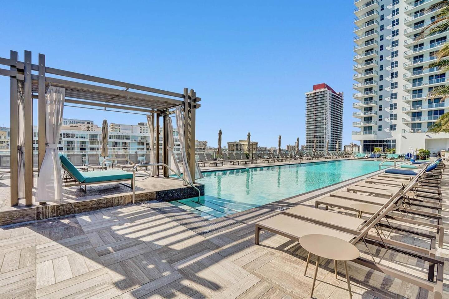 Amazing Apartments At H Beach House Холивуд Екстериор снимка
