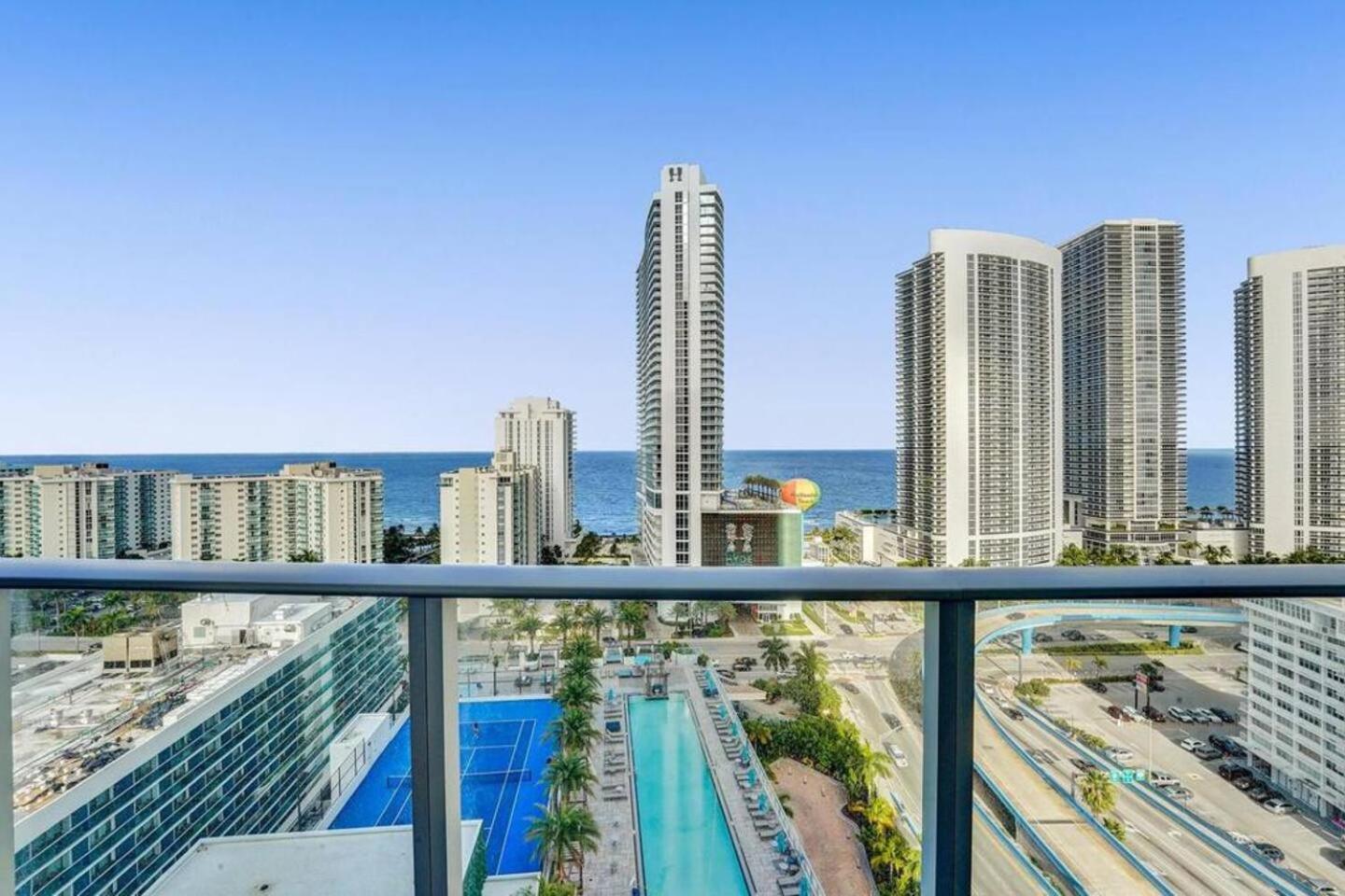 Amazing Apartments At H Beach House Холивуд Екстериор снимка