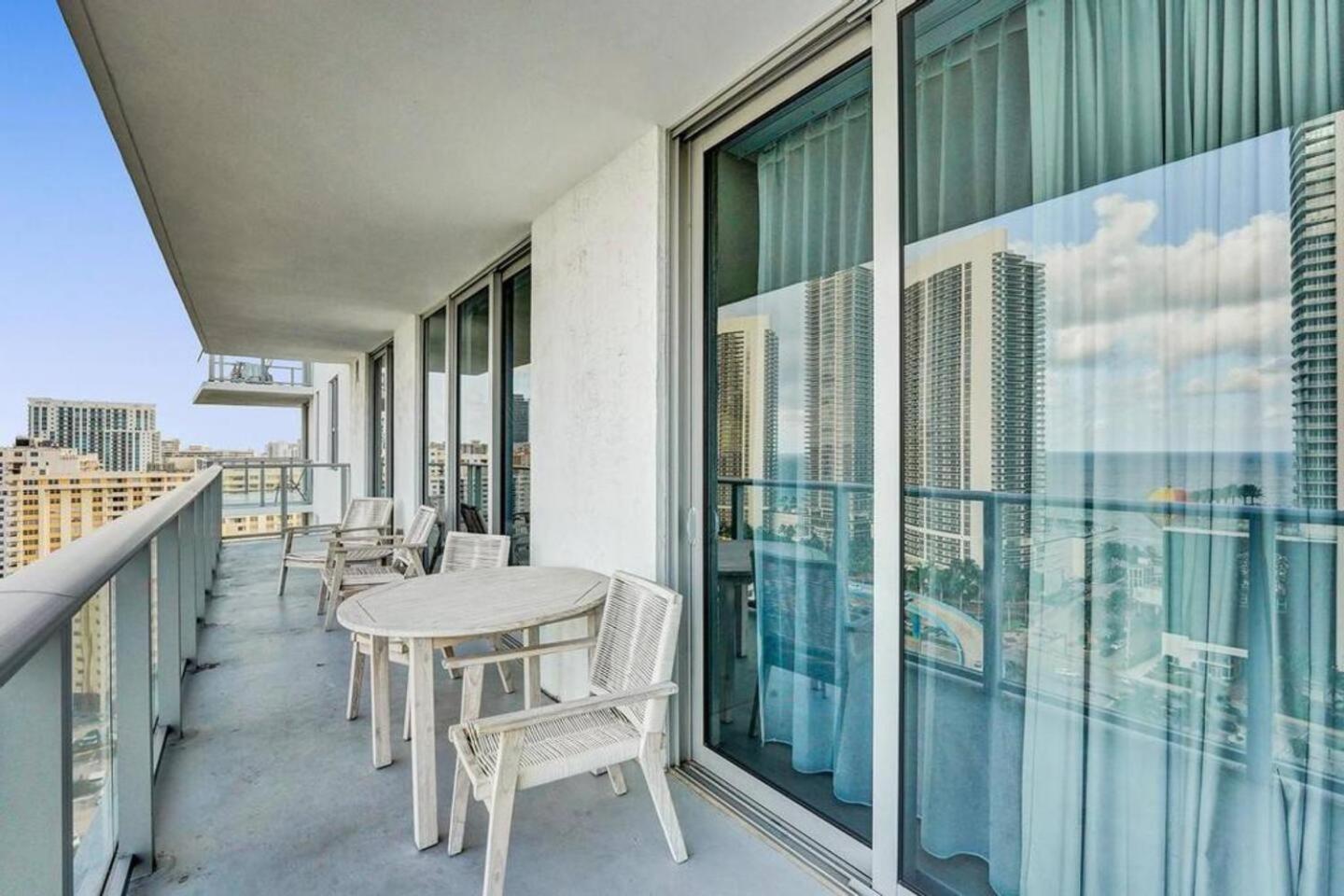 Amazing Apartments At H Beach House Холивуд Екстериор снимка