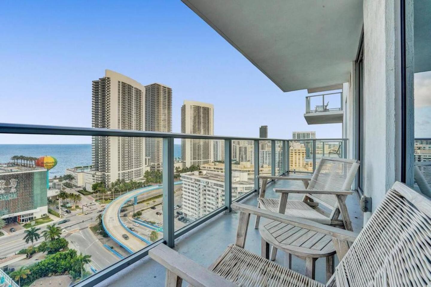 Amazing Apartments At H Beach House Холивуд Екстериор снимка